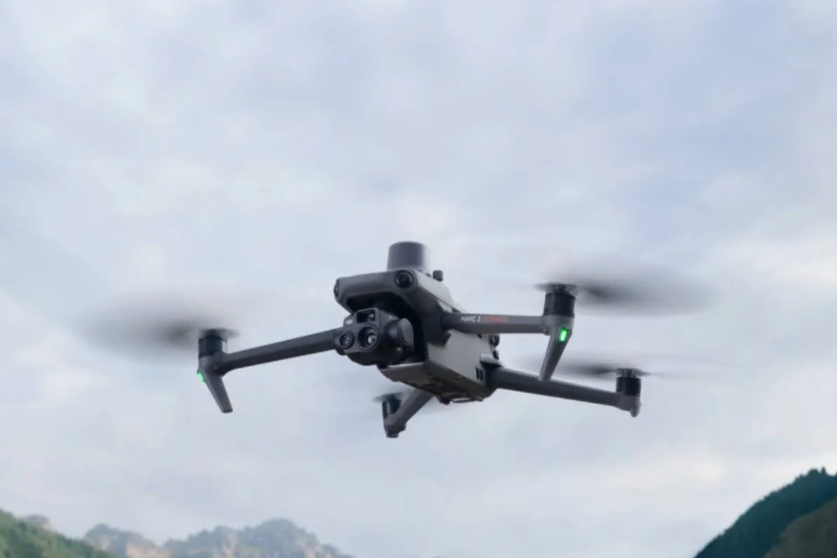 Dron de inspección termográfica en vuelo
