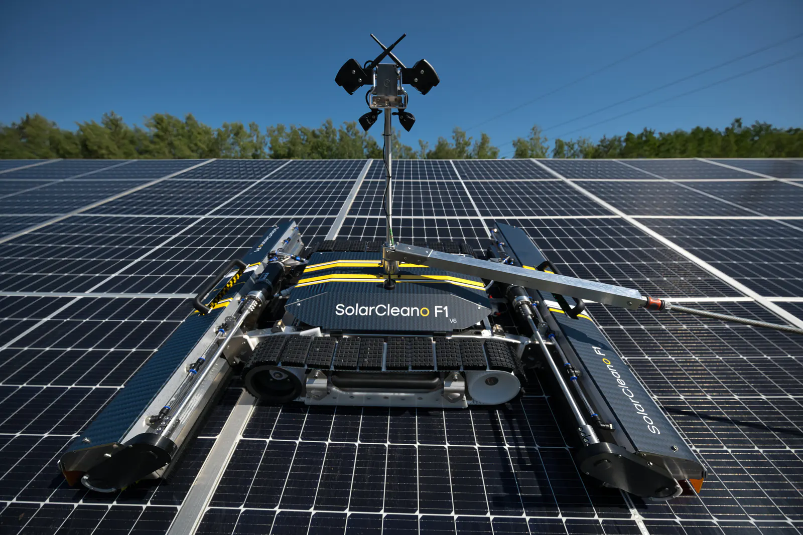 Servicio de mantenimiento en una planta fotovoltaica en campo